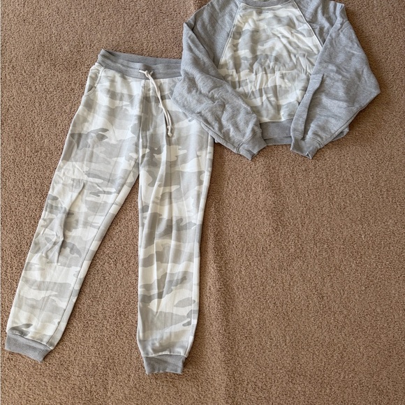 Women’s Jogger Sets - Picture 7 of 10